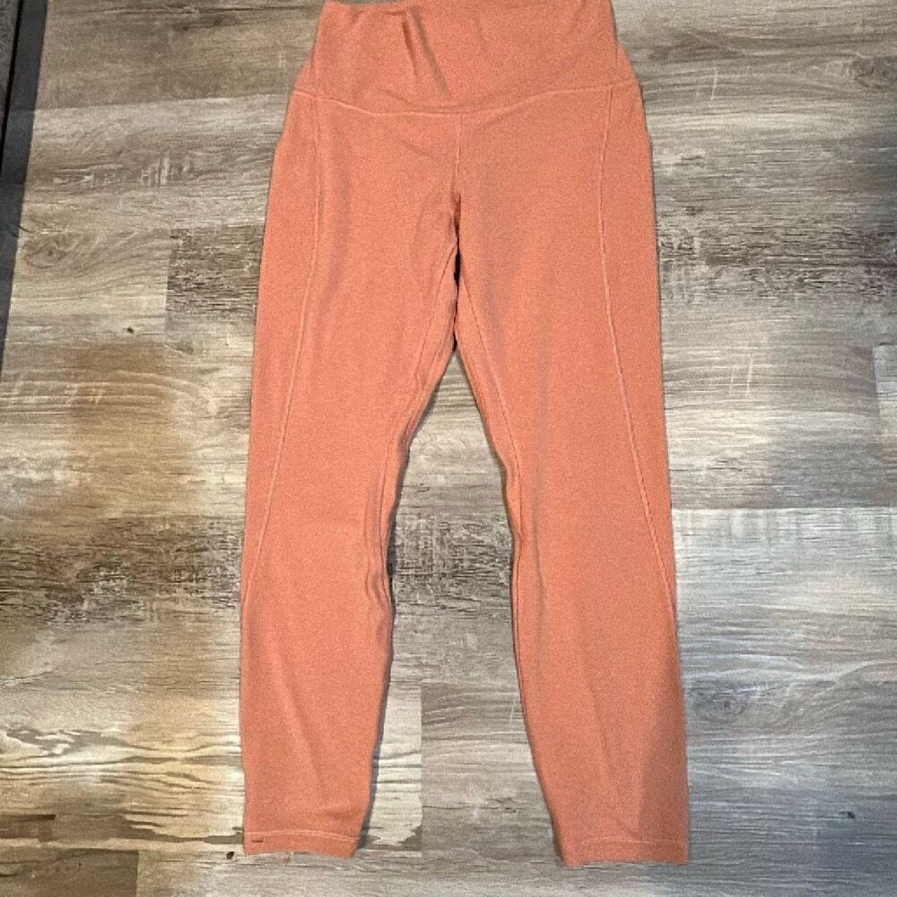 Lululemon peach clay leggings Fitness pan size 8 with side pockets